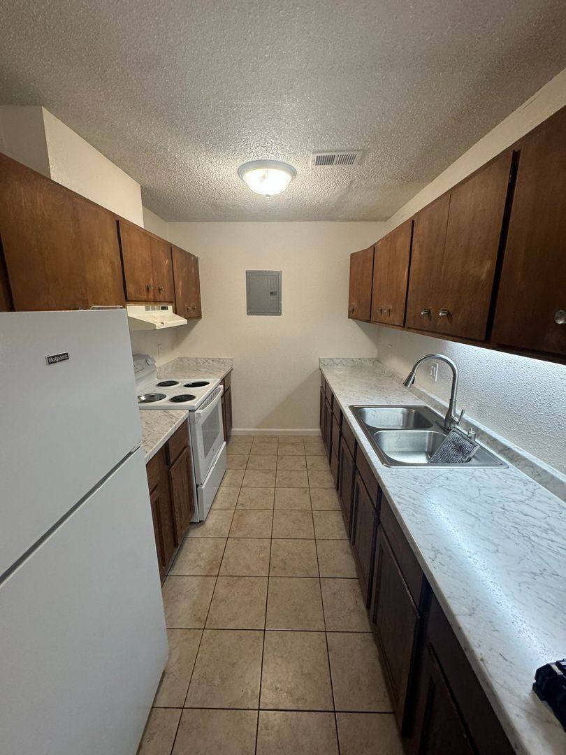 Apartment for rent at 1422 Drake Dr, Davis, CA 95616