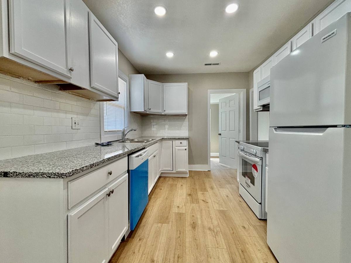 Apartment for rent at 3842-3844 Brooklyn Ave, Kansas City, MO 64109