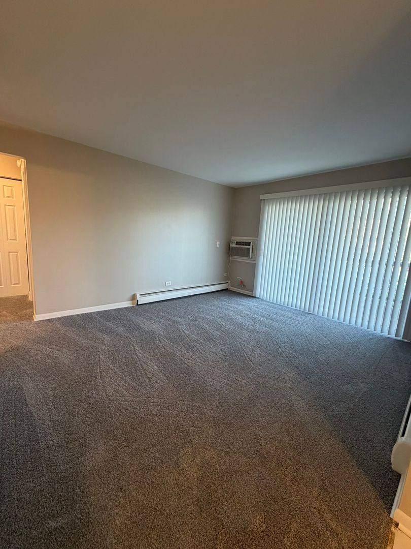 Apartment for rent at 304 N Carter St, Palatine, IL 60067