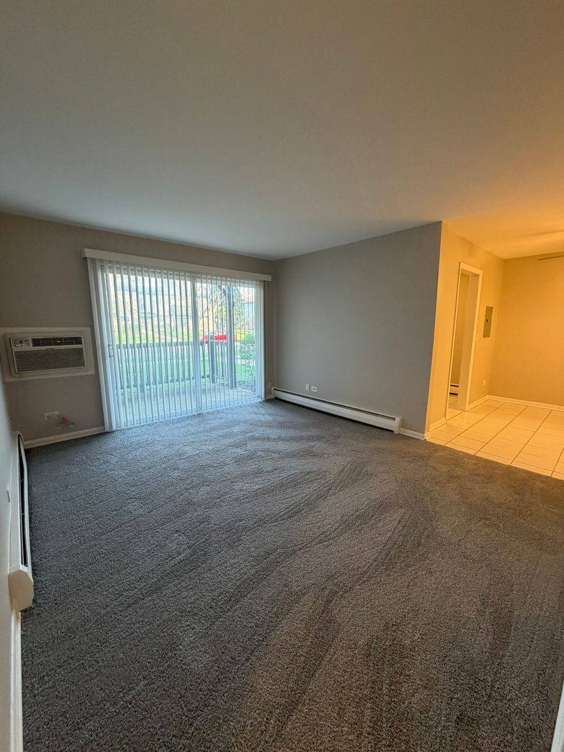 Apartment for rent at 304 N Carter St, Palatine, IL 60067