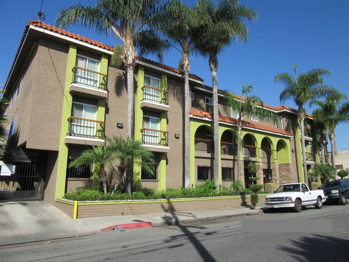 Apartment for rent at 13715 Cordary Ave, Hawthorne, CA 90250