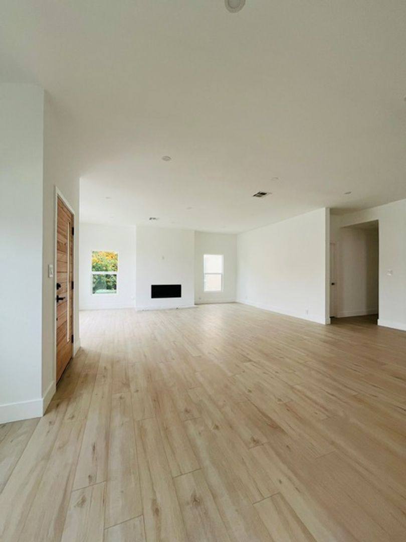 House for rent at 482 S Hamel Rd, Los Angeles, CA 90048