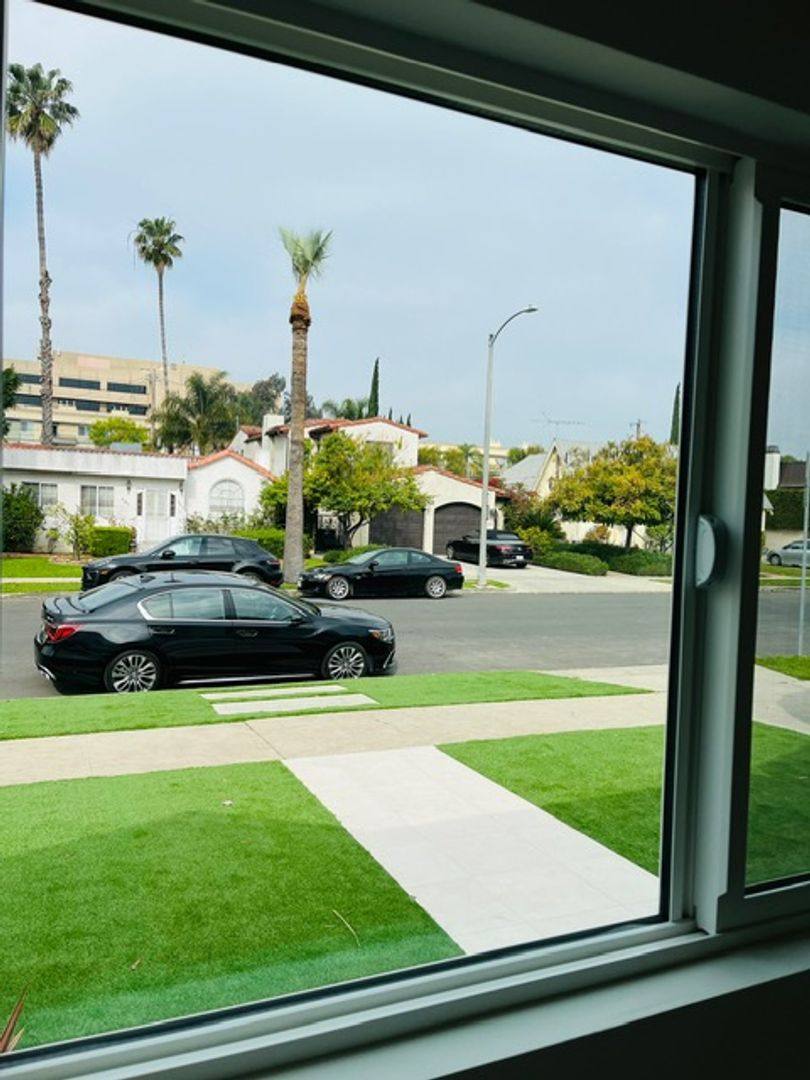 House for rent at 482 S Hamel Rd, Los Angeles, CA 90048