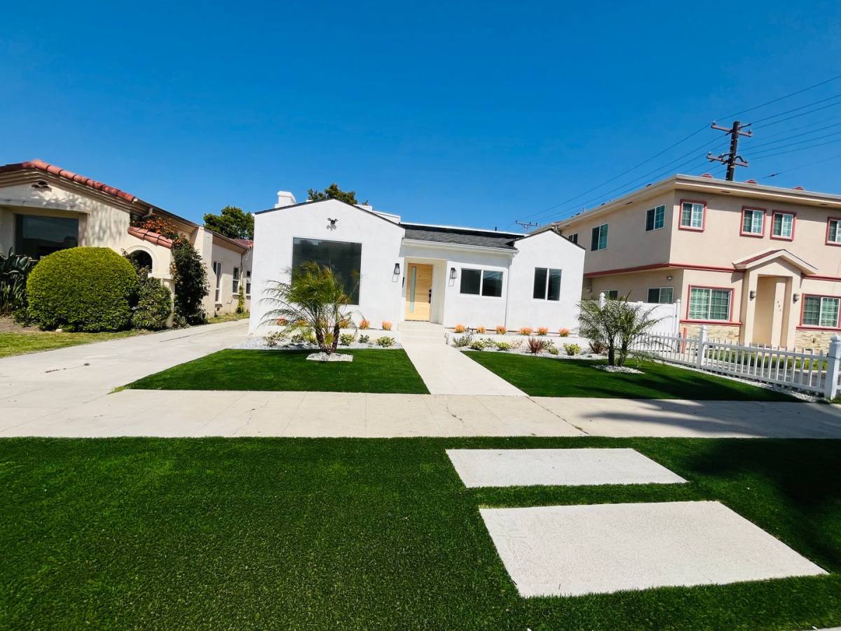 House for rent at 482 S Hamel Rd, Los Angeles, CA 90048