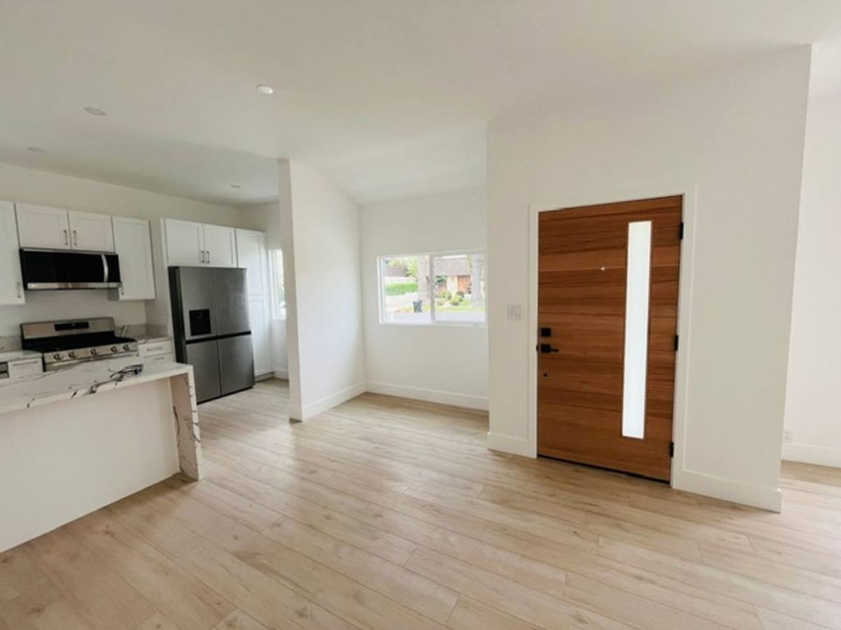 House for rent at 482 S Hamel Rd, Los Angeles, CA 90048