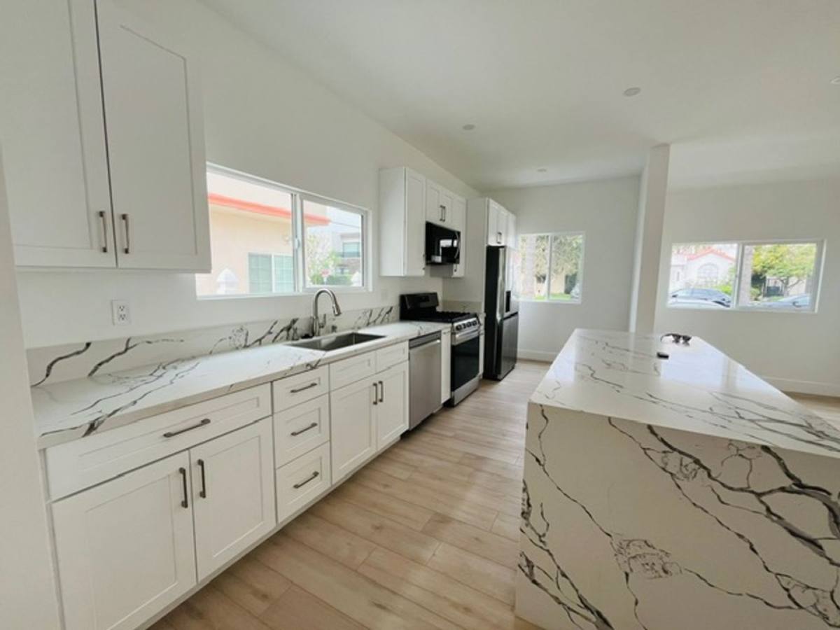 House for rent at 482 S Hamel Rd, Los Angeles, CA 90048