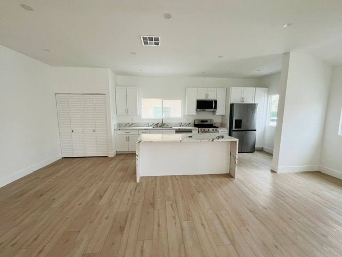 House for rent at 482 S Hamel Rd, Los Angeles, CA 90048
