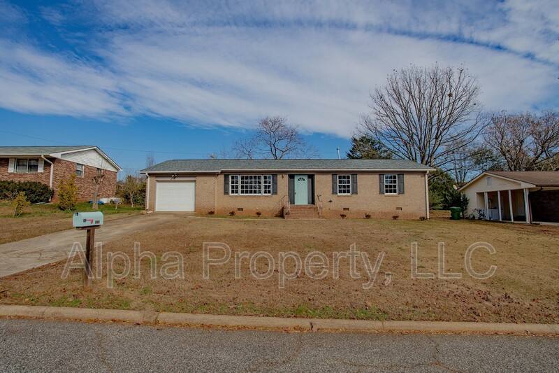 House for rent at 105 Shadecrest Dr, Mauldin, SC 29662