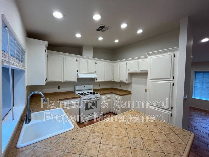 House for rent at 161 Heavenly Valley Rd, Newbury Park, CA 91320