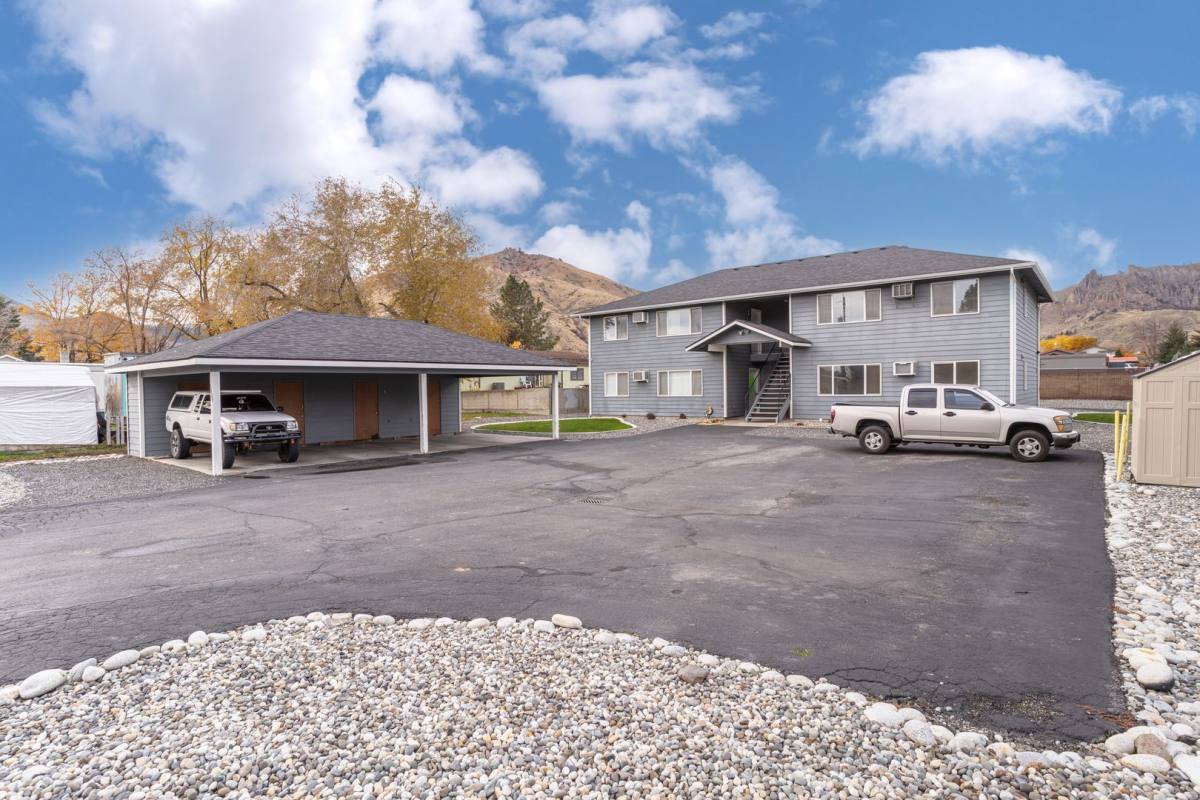 Apartment for rent at 1632 Cross St, Wenatchee, WA 98801