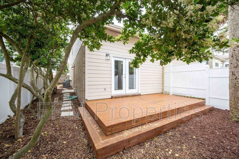 Townhouse for rent at 176 E Coast Dr, Jacksonville, FL 32223
