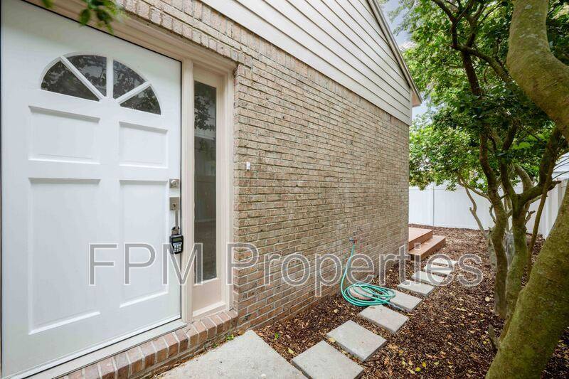 Townhouse for rent at 176 E Coast Dr, Jacksonville, FL 32223
