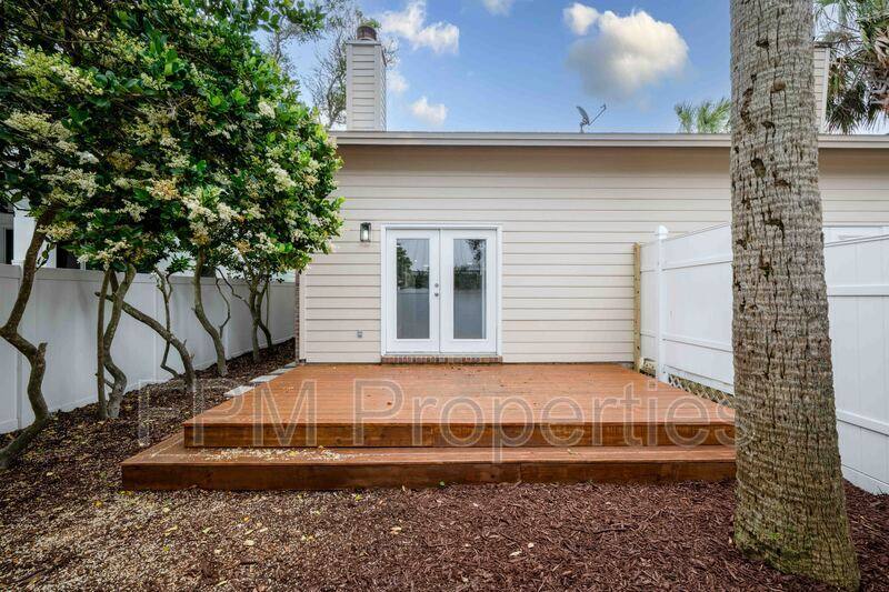 Townhouse for rent at 176 E Coast Dr, Jacksonville, FL 32223