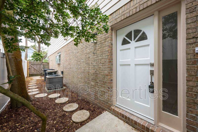 Townhouse for rent at 176 E Coast Dr, Jacksonville, FL 32223
