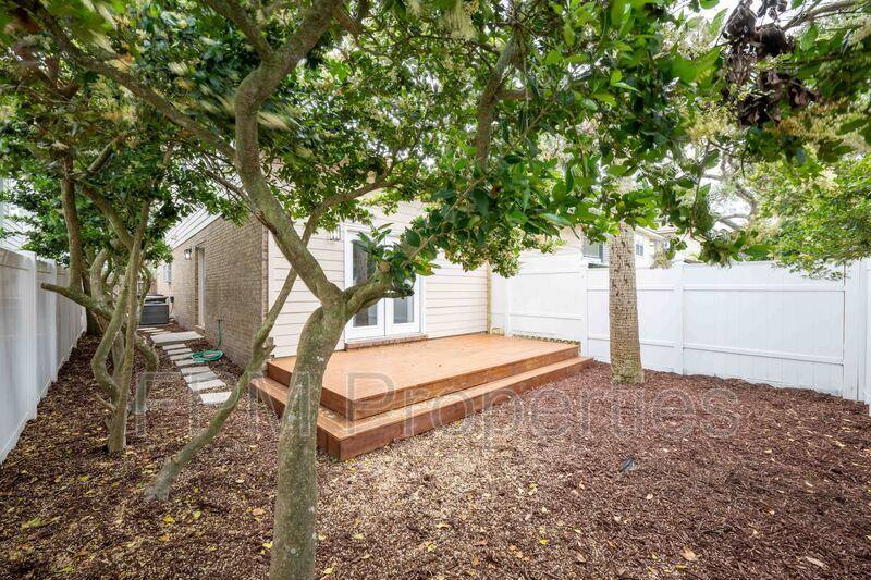Townhouse for rent at 176 E Coast Dr, Jacksonville, FL 32223
