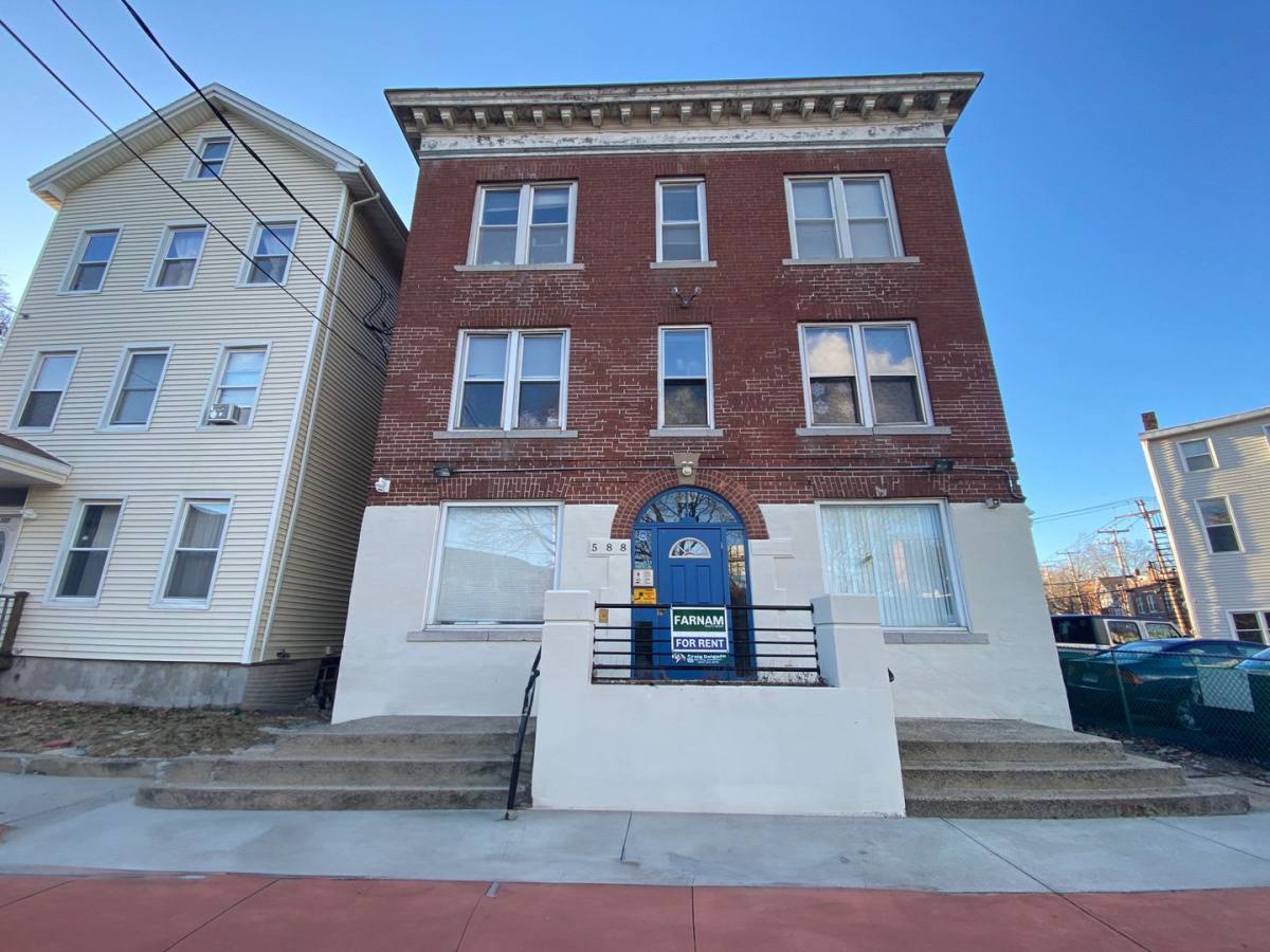 Apartment for rent at 588 E St, New Haven, CT 06511