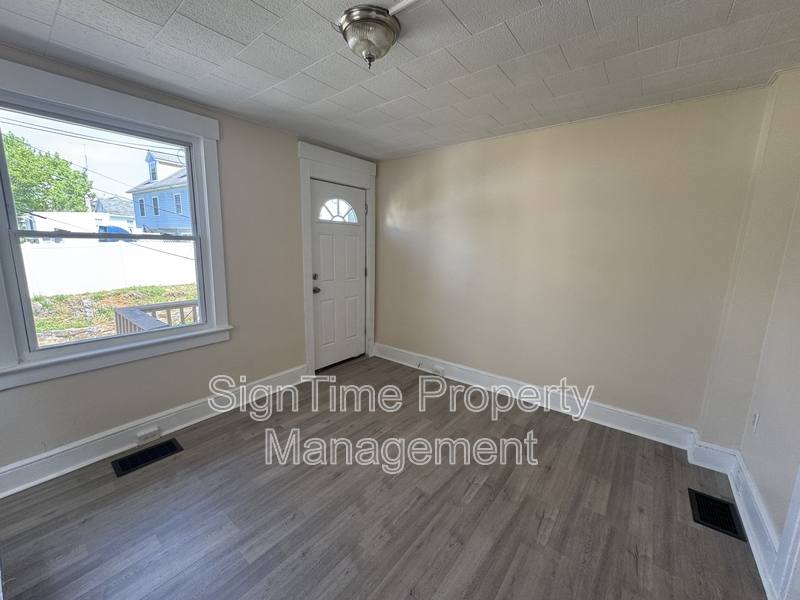 Apartment for rent at 235 E Ave, Hagerstown, MD 21740