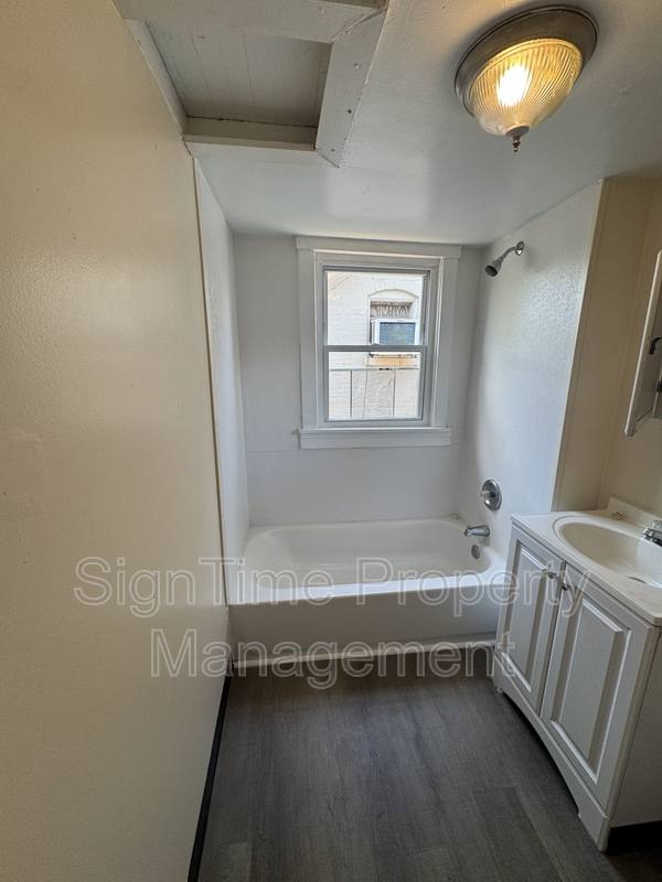 Apartment for rent at 235 E Ave, Hagerstown, MD 21740