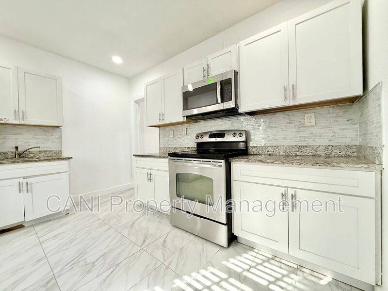 Apartment for rent at 507 N Ridgewood #4, Daytona Beach, FL 32114