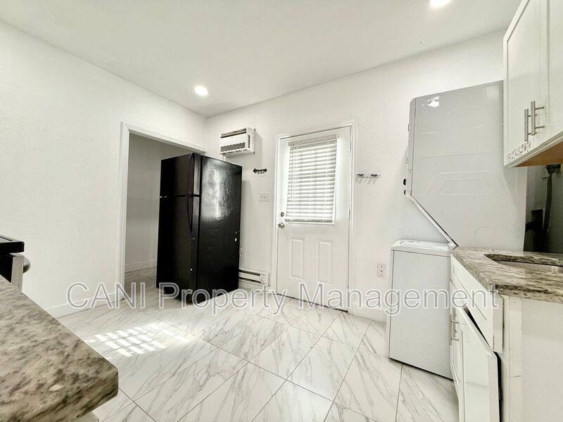 Apartment for rent at 507 N Ridgewood #4, Daytona Beach, FL 32114
