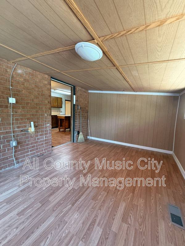 House for rent at 306 Paragon Mills Rd, Nashville, TN 37211