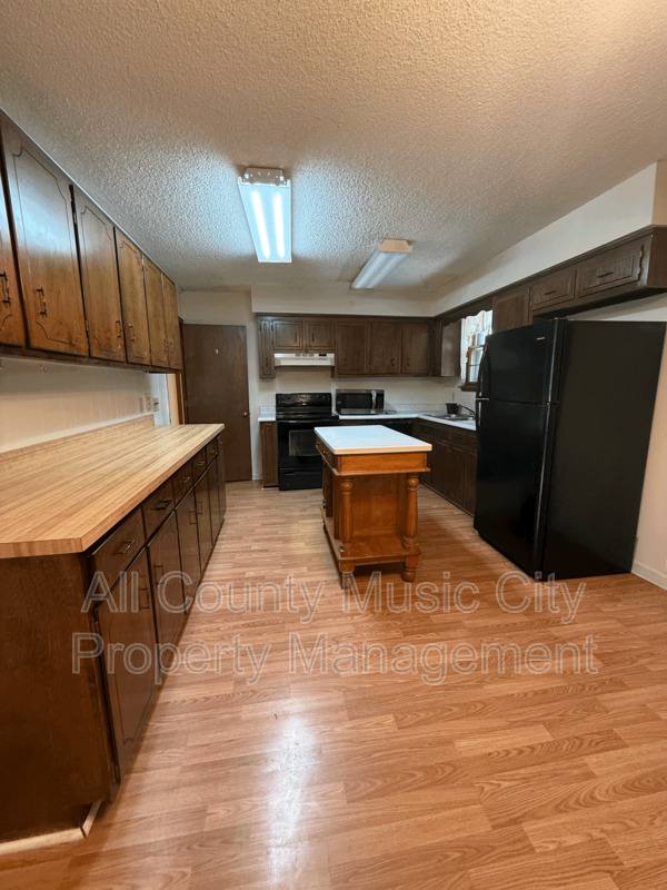 House for rent at 306 Paragon Mills Rd, Nashville, TN 37211