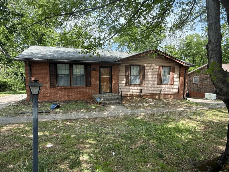 House for rent at 306 Paragon Mills Rd, Nashville, TN 37211