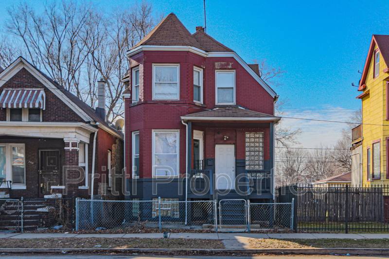 Apartment for rent at 7432 S Maryland Ave #1, Chicago, IL 60619