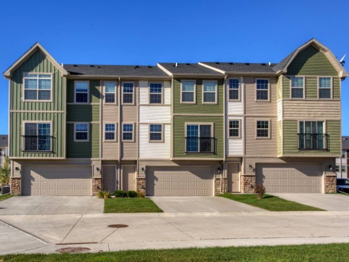 Townhouse for rent at 1084 Jasper Dr, West Des Moines, IA 50266