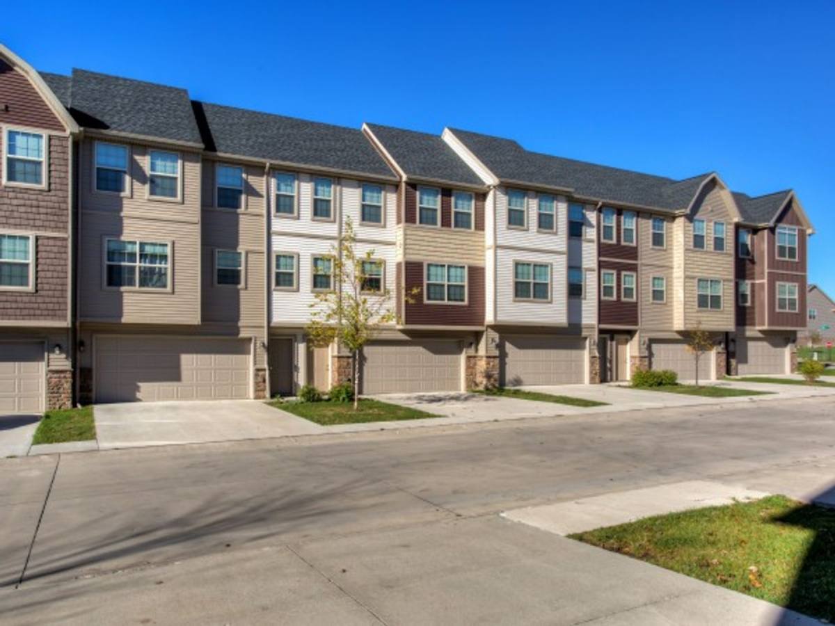 Townhouse for rent at 1084 Jasper Dr, West Des Moines, IA 50266