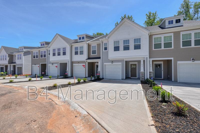 Townhouse for rent at 416 W Parima Court, Spartanburg, SC 29301