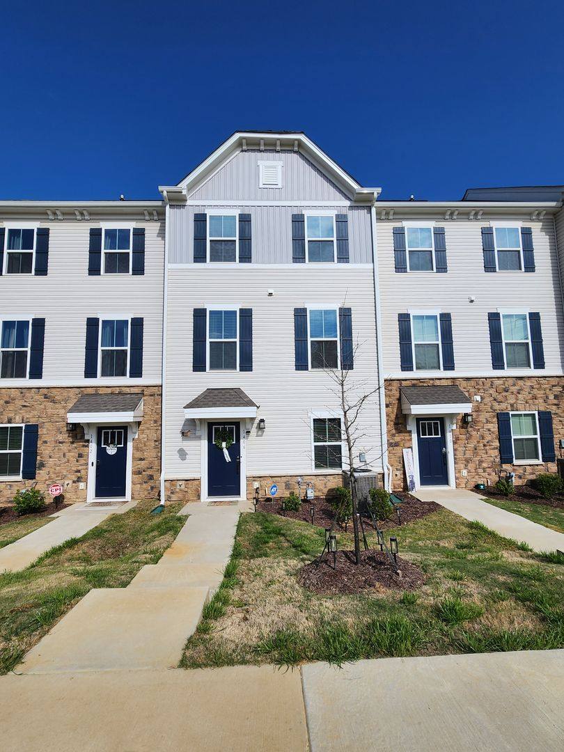 Townhouse for rent at 1406 Newell Towns Lane, Charlotte, NC 28262