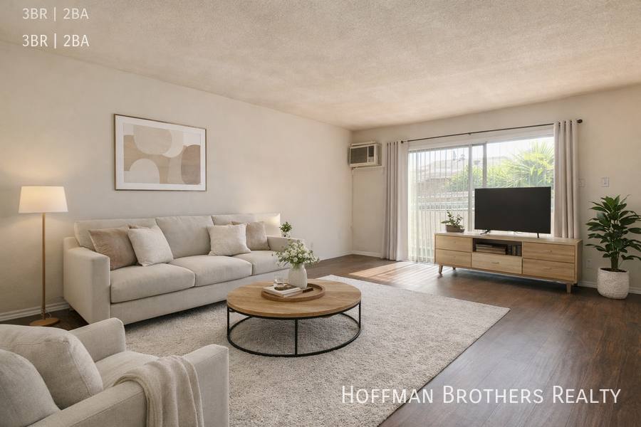 Apartment for rent at 1036 S Wooster St #5, Los Angeles, CA 90035