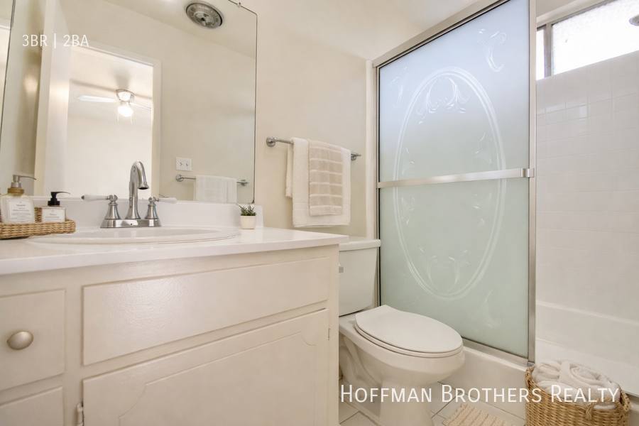 Apartment for rent at 1036 S Wooster St #5, Los Angeles, CA 90035