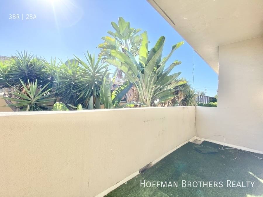 Apartment for rent at 1036 S Wooster St #5, Los Angeles, CA 90035