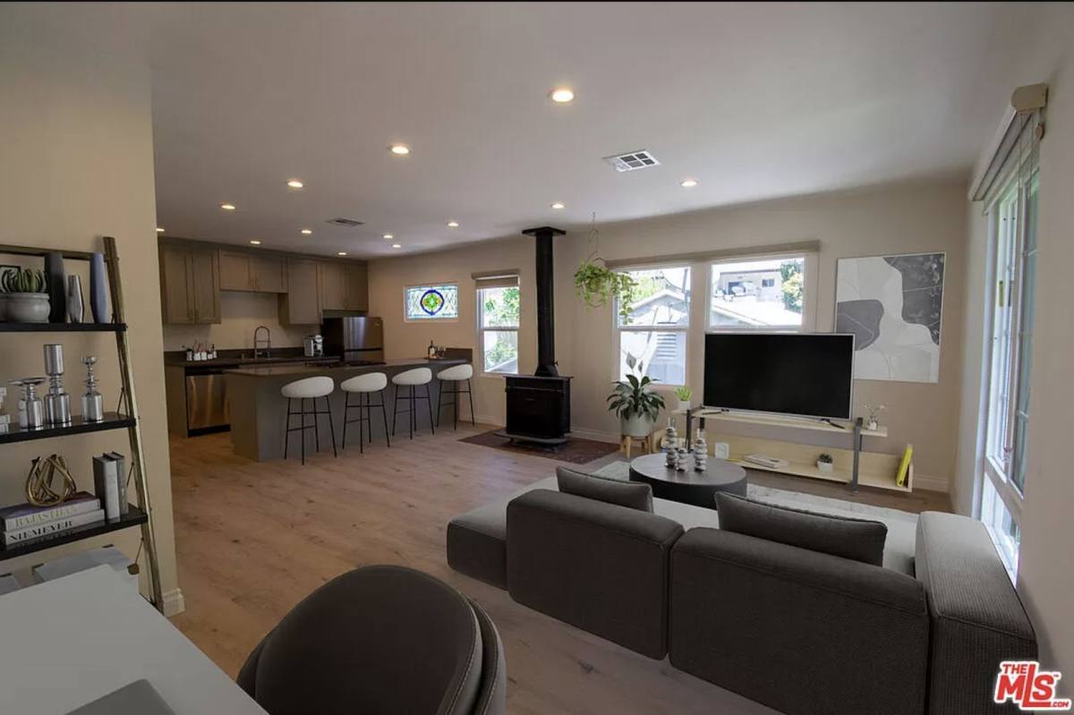 Townhouse for rent at 1127-11355 N Vista St, Los Angeles, CA 90046