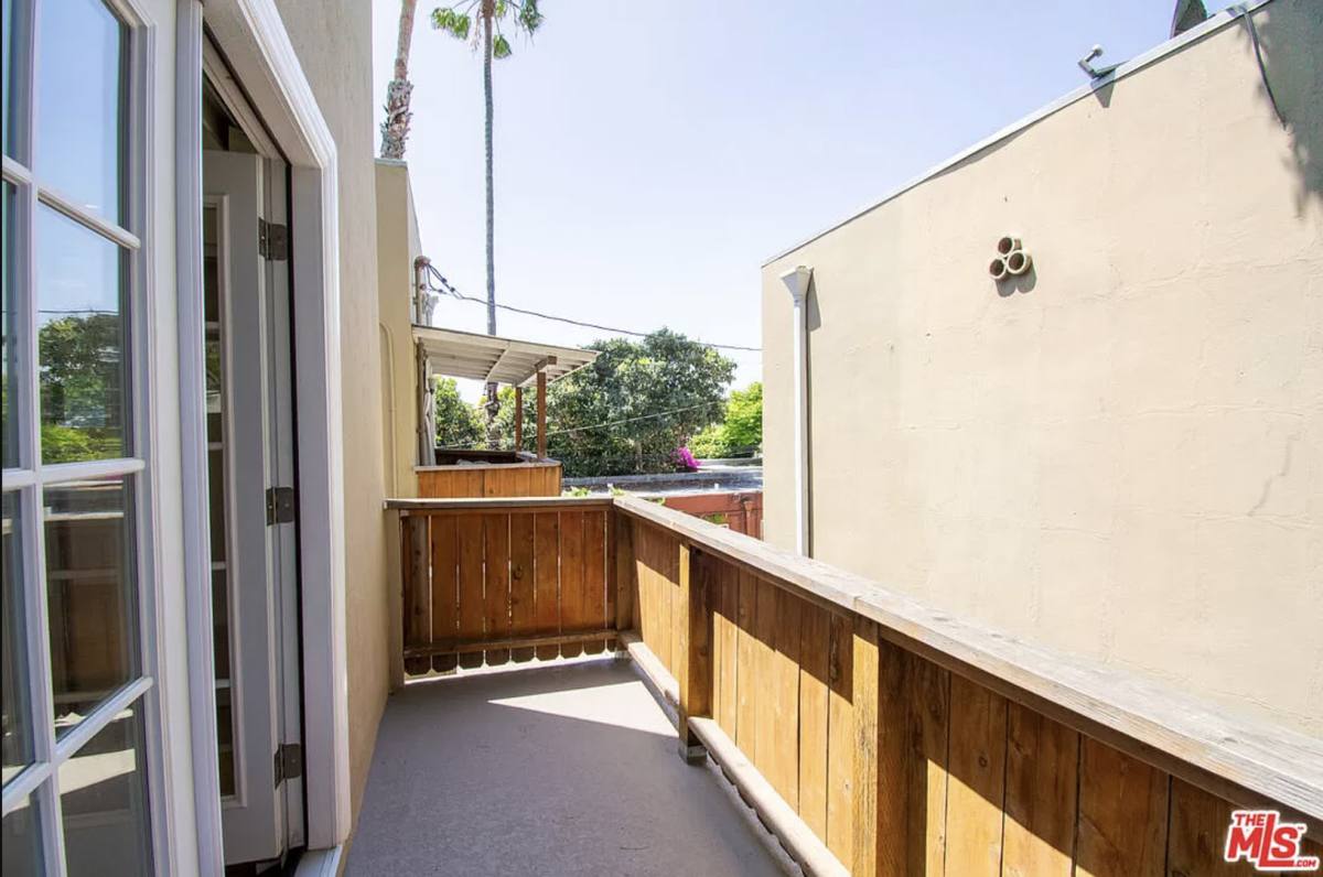 Townhouse for rent at 1127-11355 N Vista St, Los Angeles, CA 90046