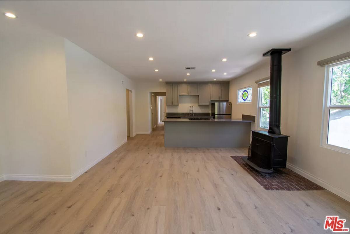 Townhouse for rent at 1127-11355 N Vista St, Los Angeles, CA 90046