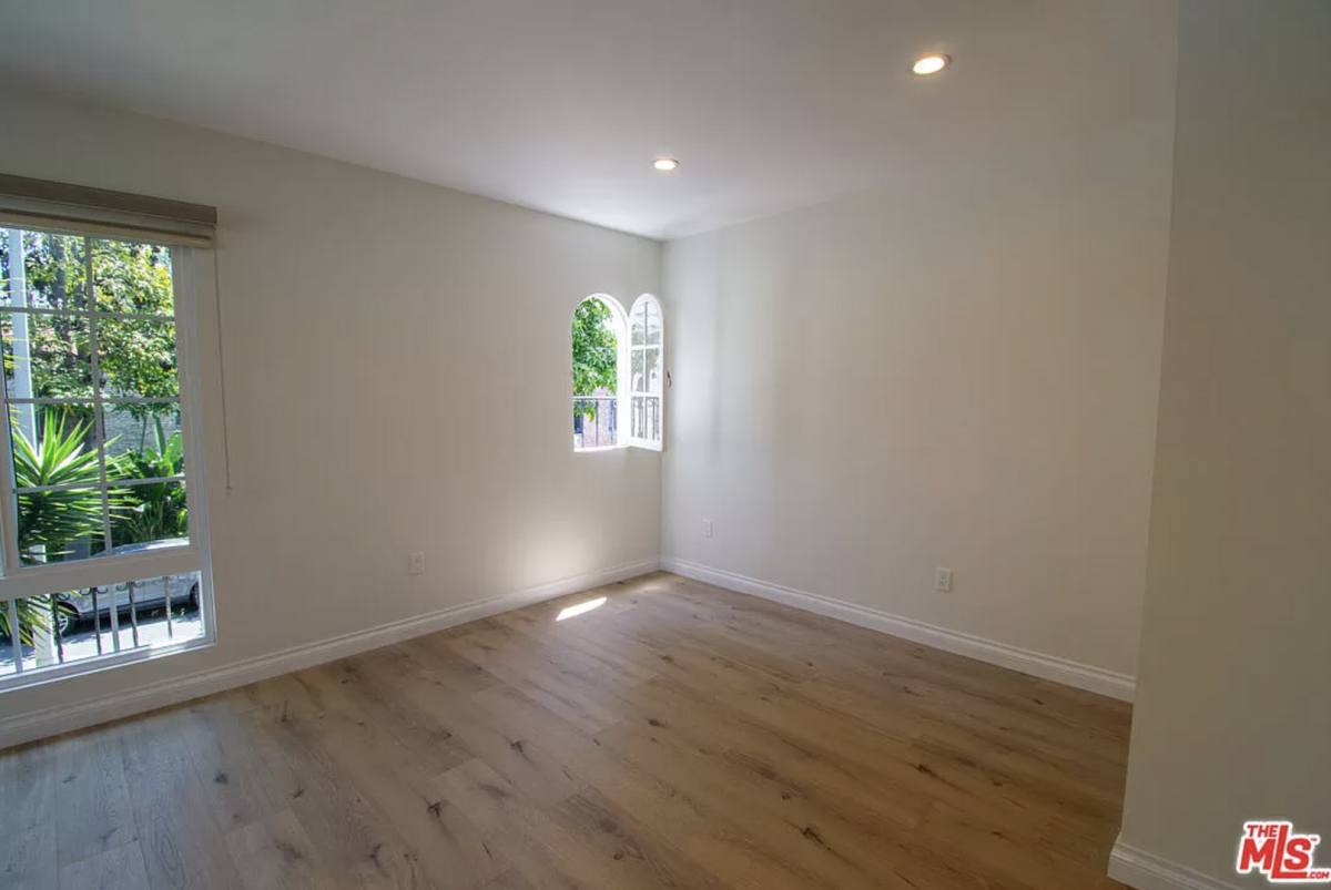 Townhouse for rent at 1127-11355 N Vista St, Los Angeles, CA 90046