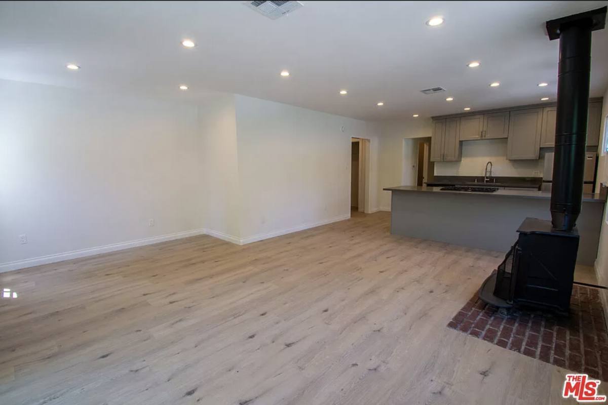 Townhouse for rent at 1127-11355 N Vista St, Los Angeles, CA 90046