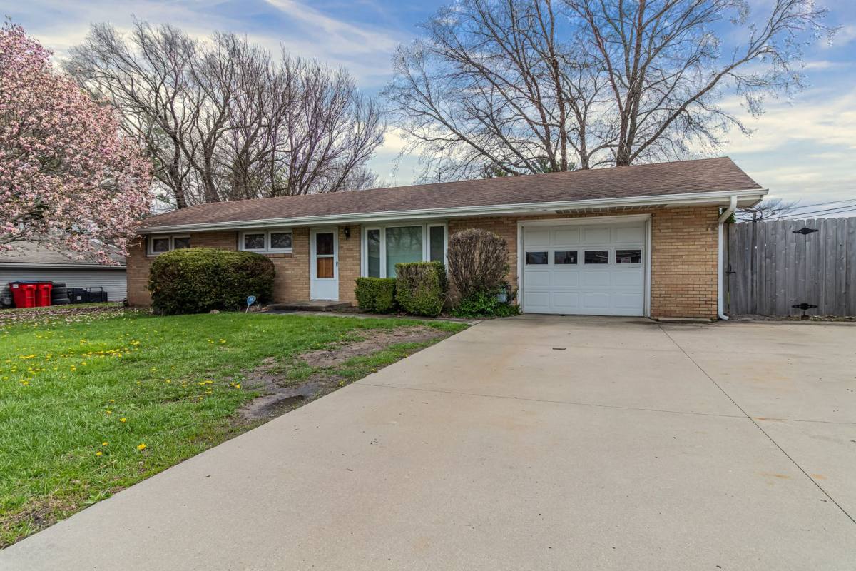 House for rent at 2106 Campbell Dr, Champaign, IL 61821