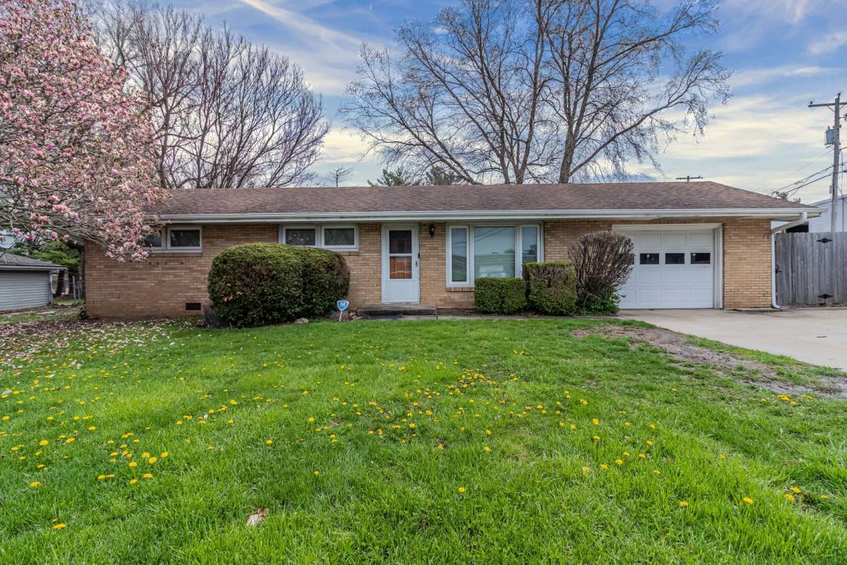 House for rent at 2106 Campbell Dr, Champaign, IL 61821