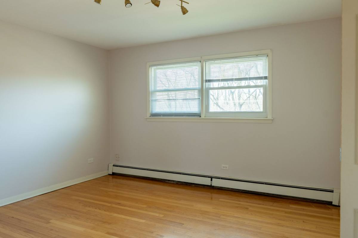 Apartment for rent at 16W780 57th St, Clarendon Hills, IL 60514