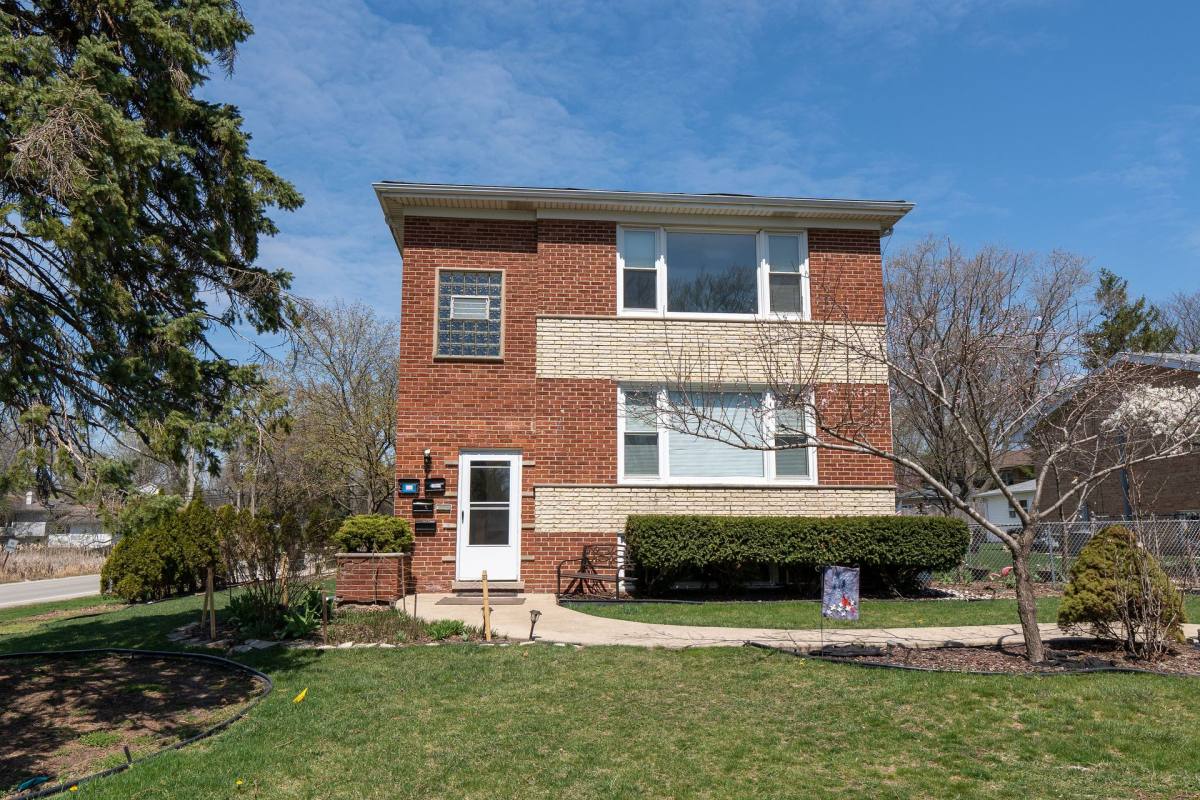 Apartment for rent at 16W780 57th St, Clarendon Hills, IL 60514
