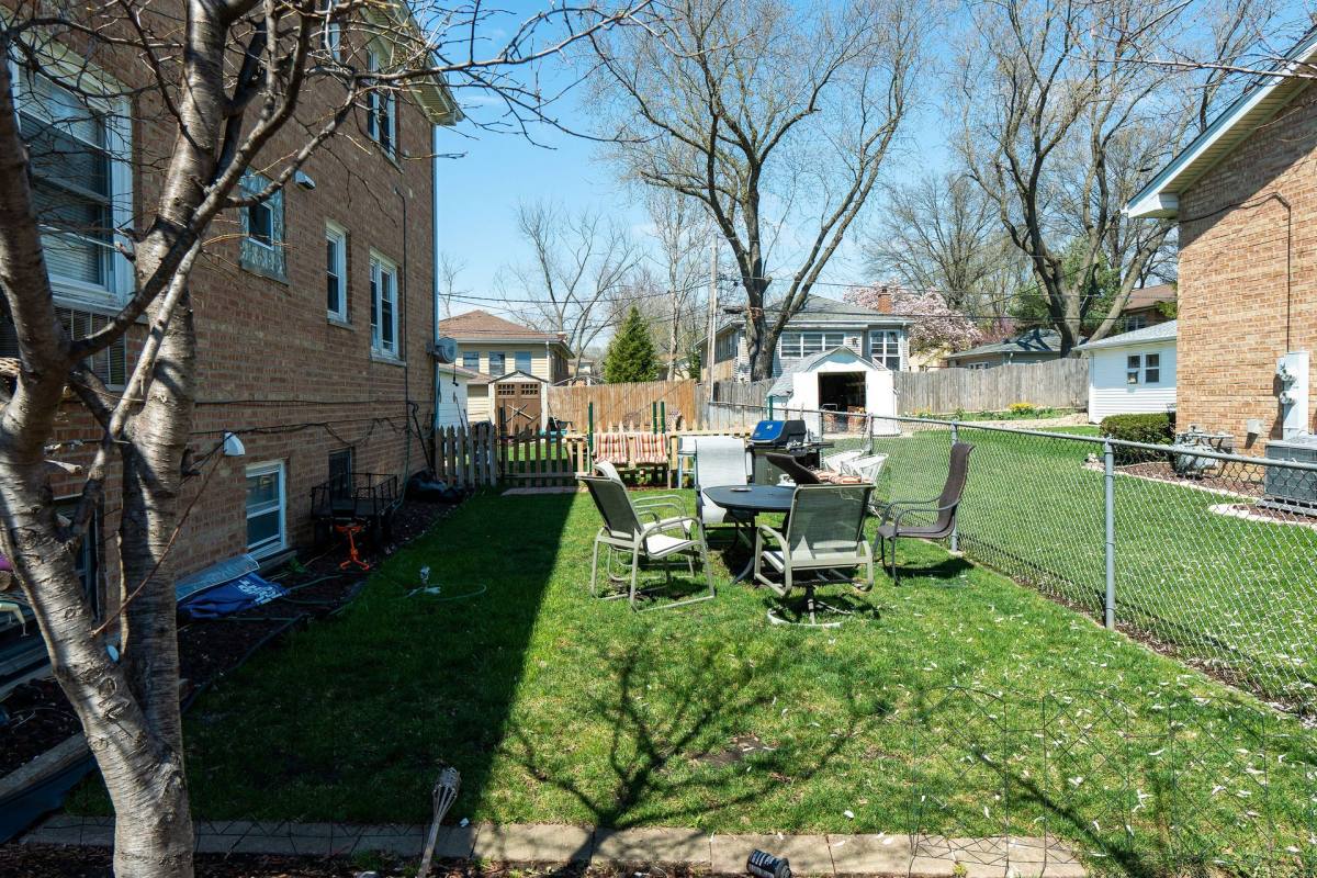 Apartment for rent at 16W780 57th St, Clarendon Hills, IL 60514