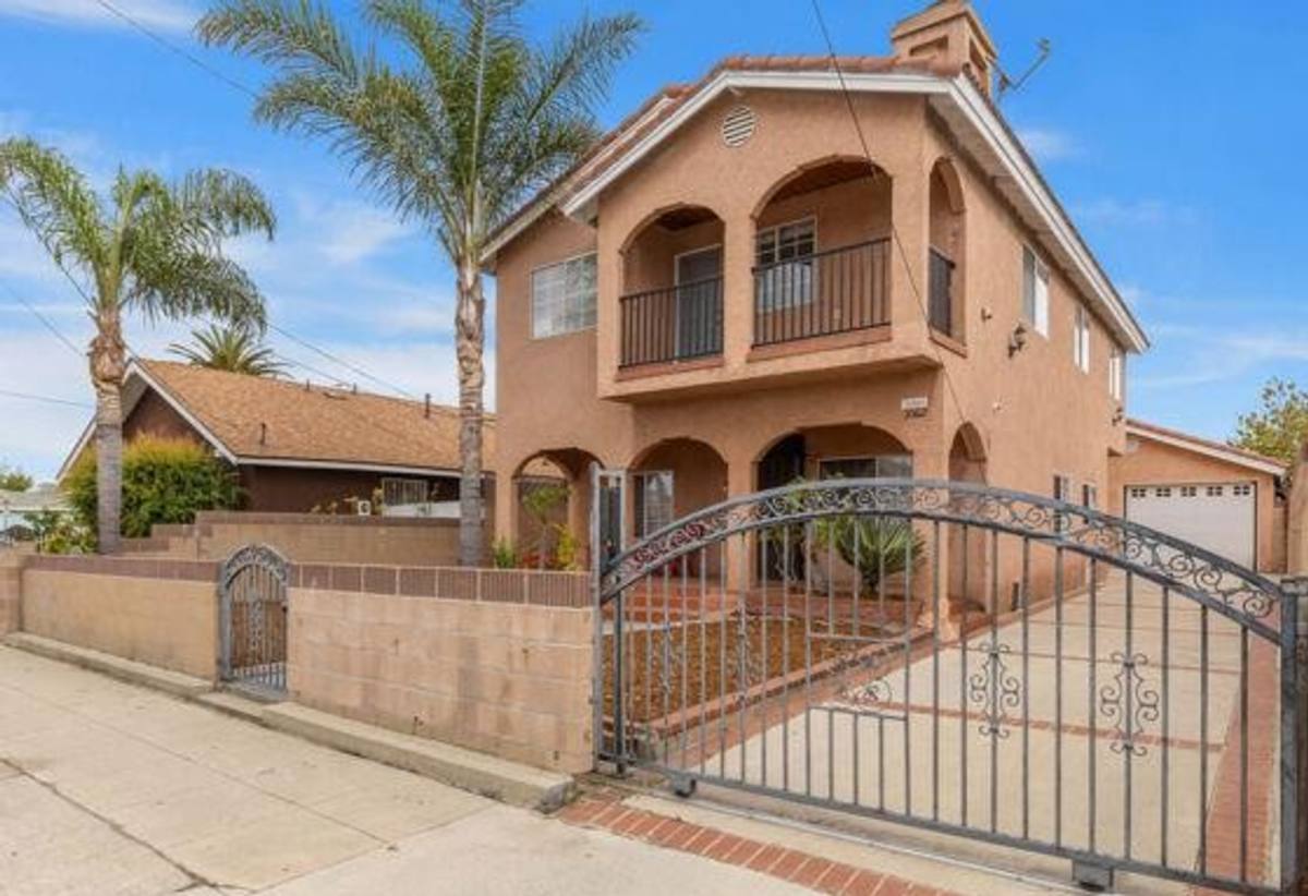 Apartment for rent at 1060 McFarland Ave, Wilmington, CA 90744