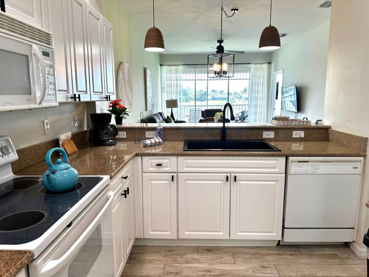 Apartment for rent at 7895 Mahogany Run Lane, Naples, FL 34113