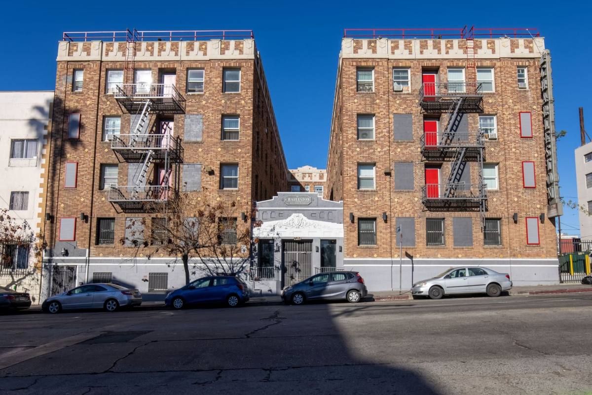 Apartment for rent at 729 S Union Ave, Los Angeles, CA 90017