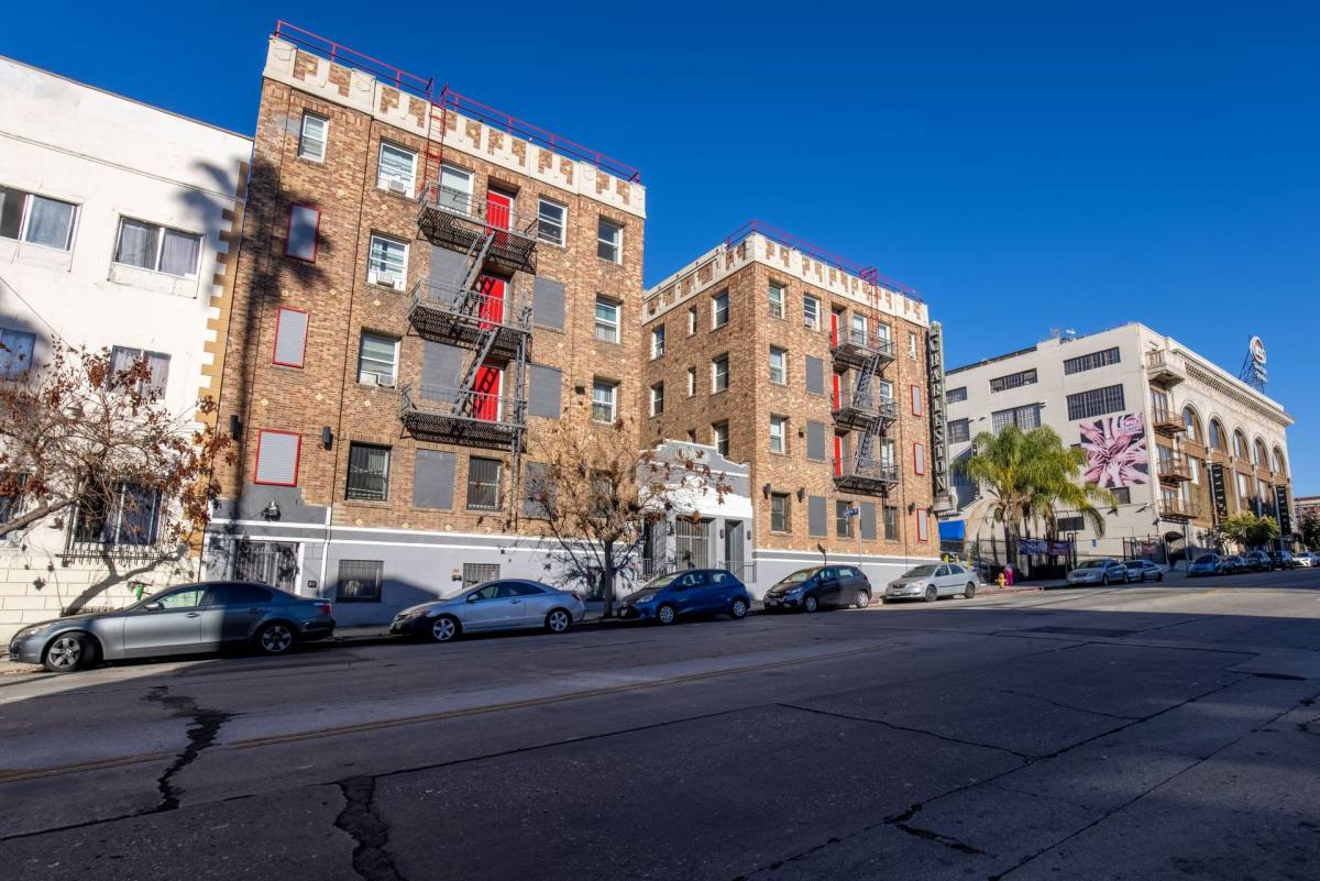 Apartment for rent at 729 S Union Ave, Los Angeles, CA 90017