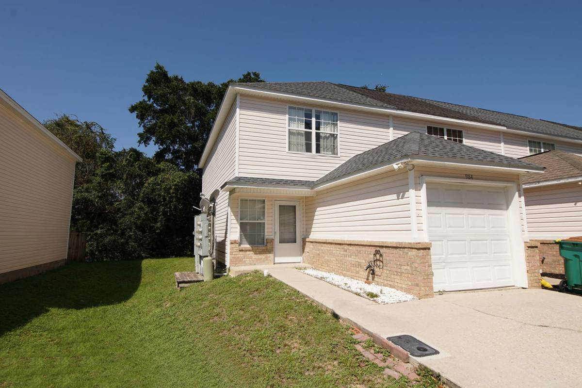 Townhouse for rent at 984 Scenic Oak Lane, Fort Walton Beach, FL 32547